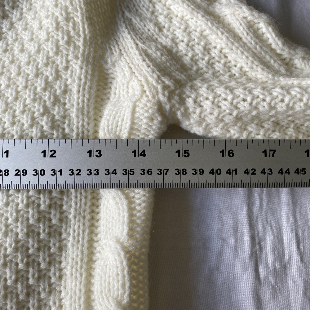 Love by Design Women's Cable Knit Cream Crop Sweater Size Medium - Picture 9 of 12